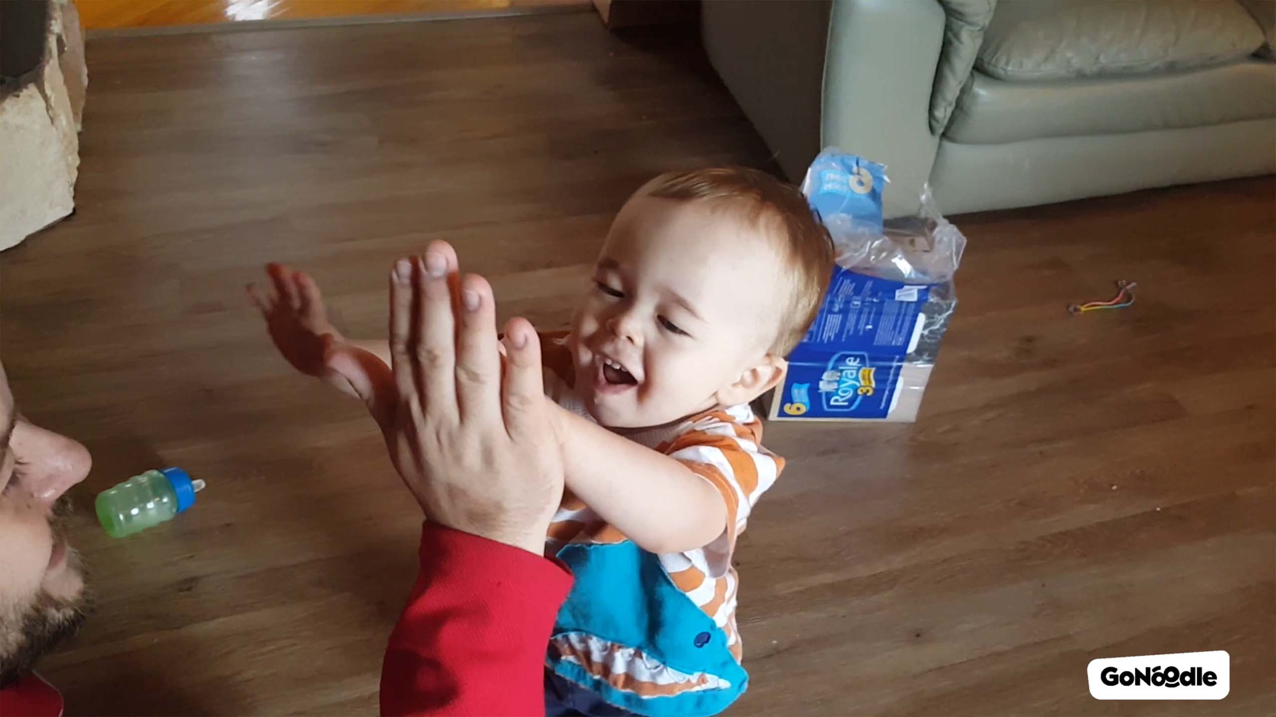 Baby High Five en español